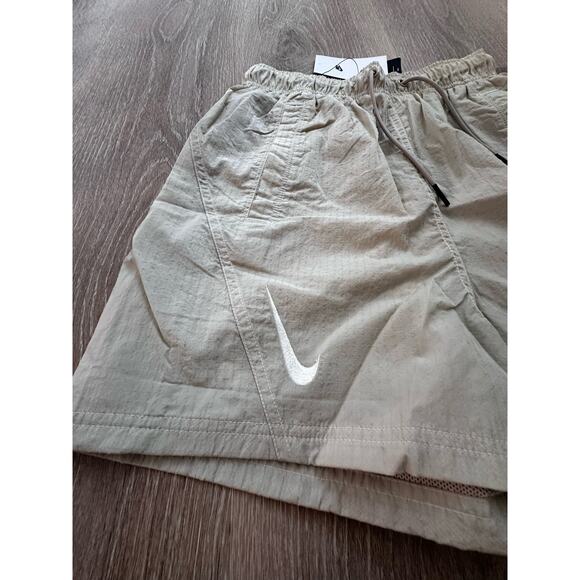 Nike | Women's Standard Fit High Rise Shorts | NWT | Tan/Khaki | SZ‎ XS - Picture 7 of 7